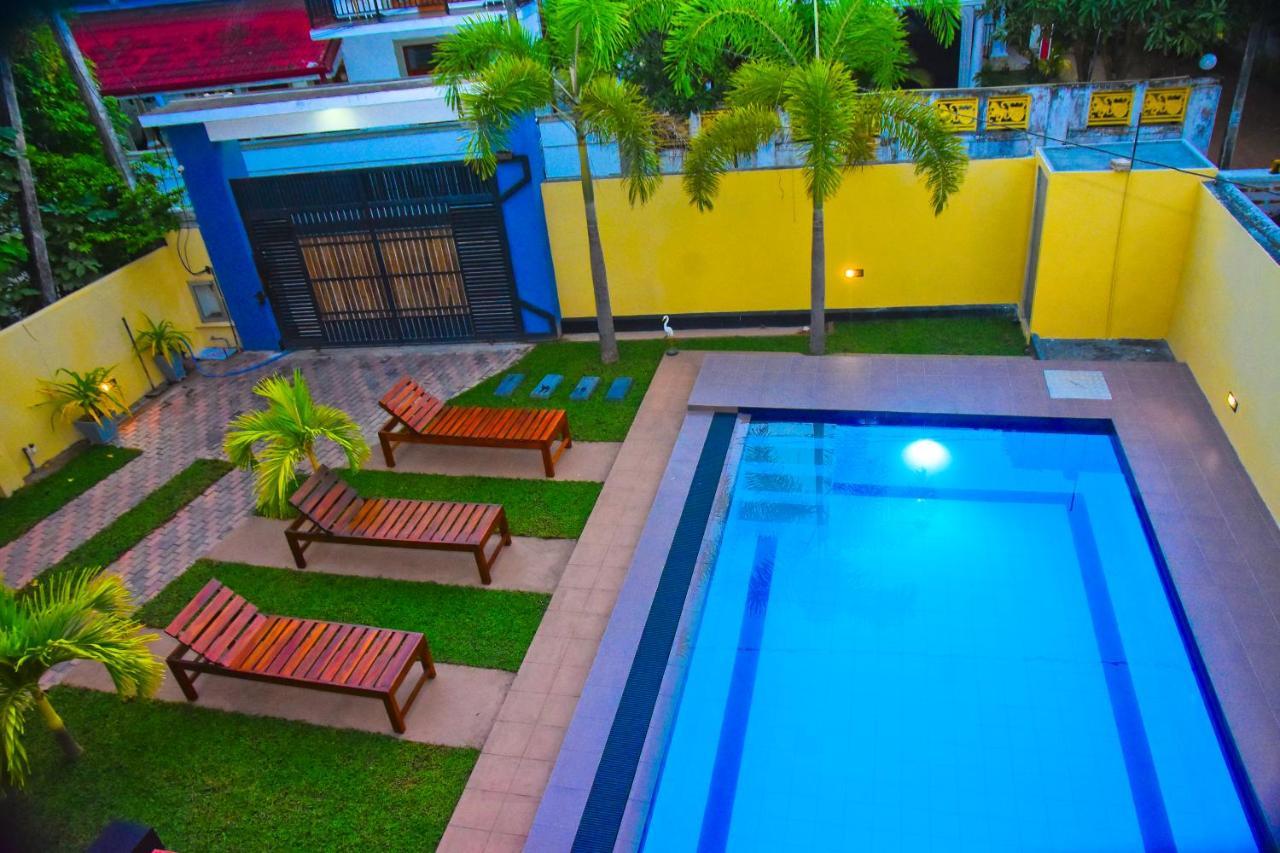 Grand Royal Villa Negombo Bagian luar foto