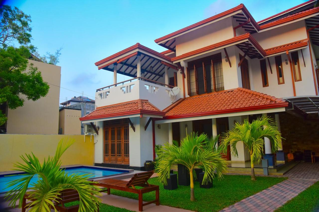 Grand Royal Villa Negombo Bagian luar foto