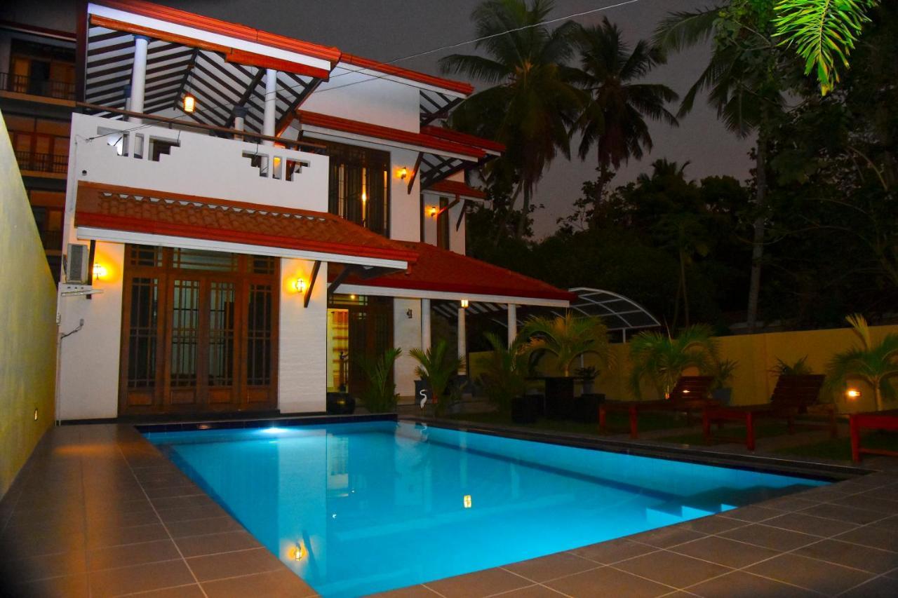 Grand Royal Villa Negombo Bagian luar foto