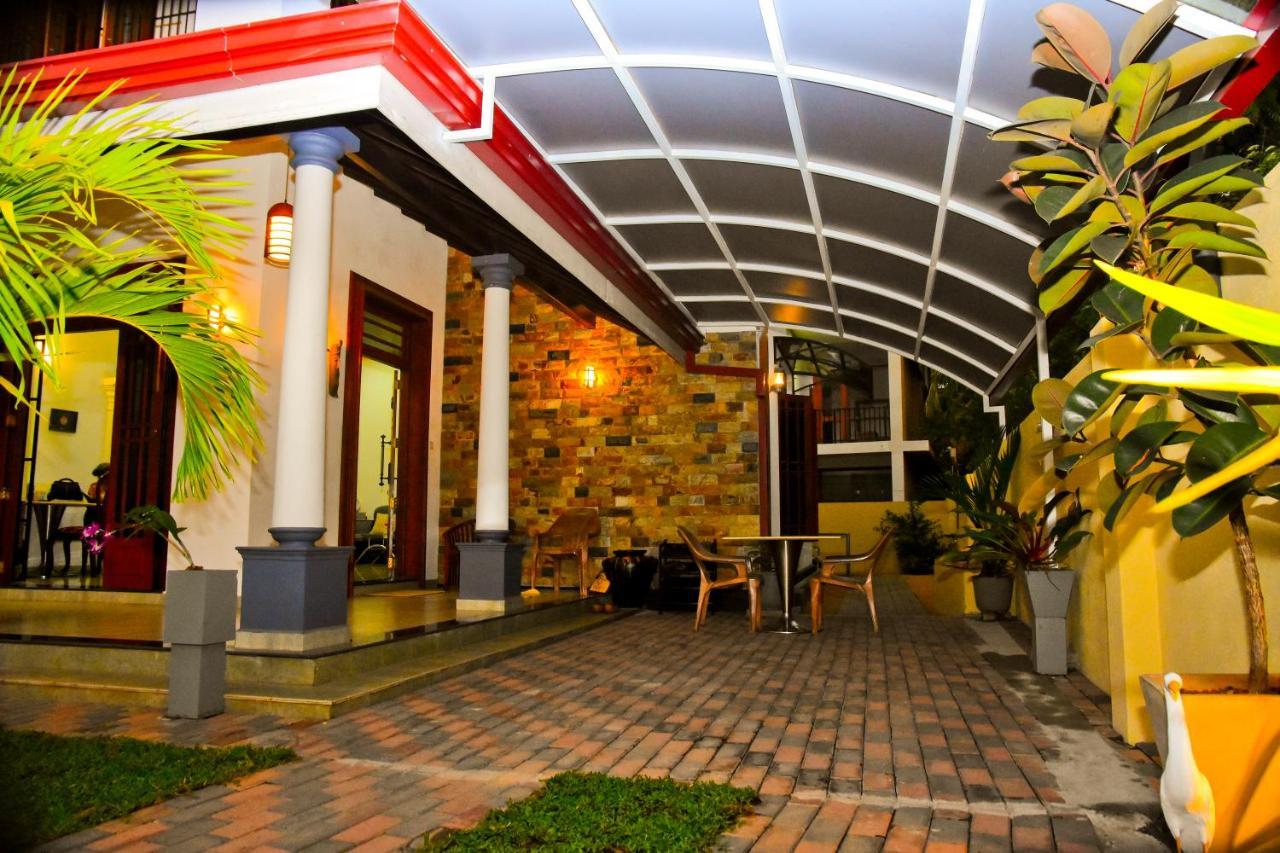 Grand Royal Villa Negombo Bagian luar foto