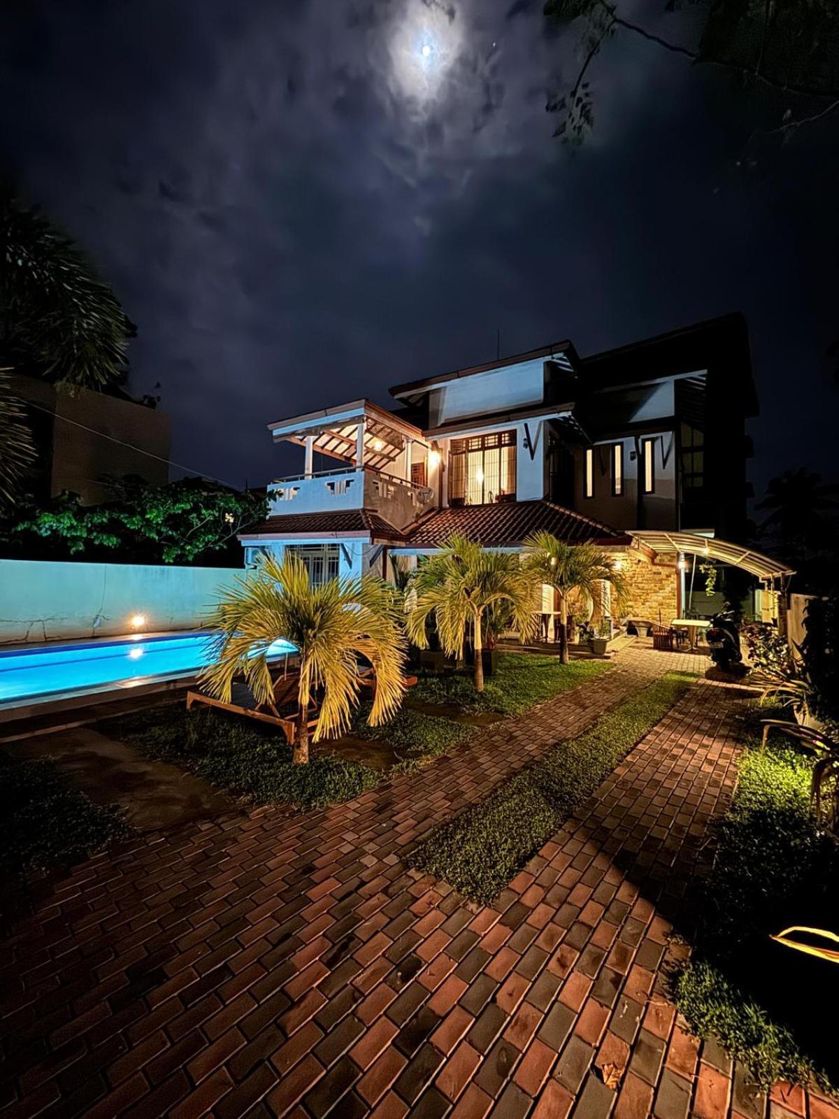 Grand Royal Villa Negombo Bagian luar foto
